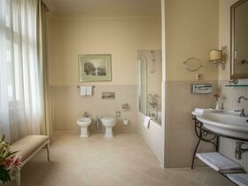 Erholungstage mit Frühstück im Savoy Westend Hotel / 3 Tage