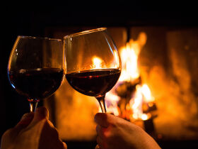 Machen Sie sich zwei schöne Tage mit einem Gläschen Sekt oder Wein