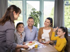 Gemeinsam die Berge erleben: Familienurlaub im JUFA Hotel Eisenerzer Ramsau I 4 Nächte