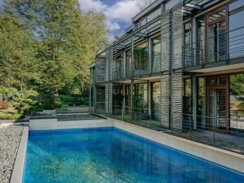 Luxus Summer Special in Bergisch Gladbach | 4 Tage mit Gourmet-Menü, Massage, E-Bike und mehr