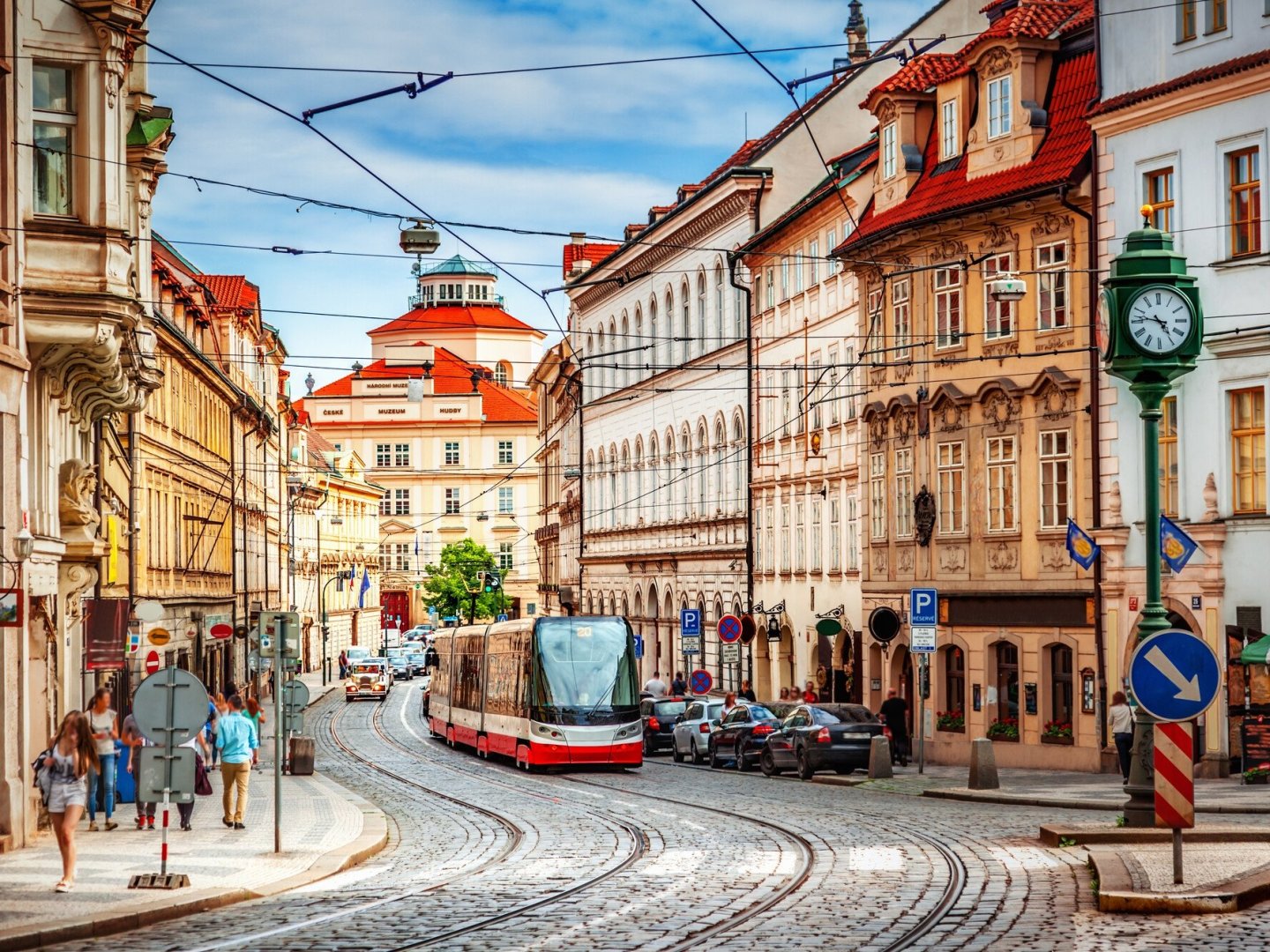 Verzaubert in Prag – romantische Moldau-Kreuzfahrt, Sekt und Pralinen | 2 Nächte