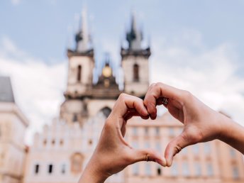 Verzaubert in Prag – romantische Moldau-Kreuzfahrt, Sekt und Pralinen | 2 Nächte