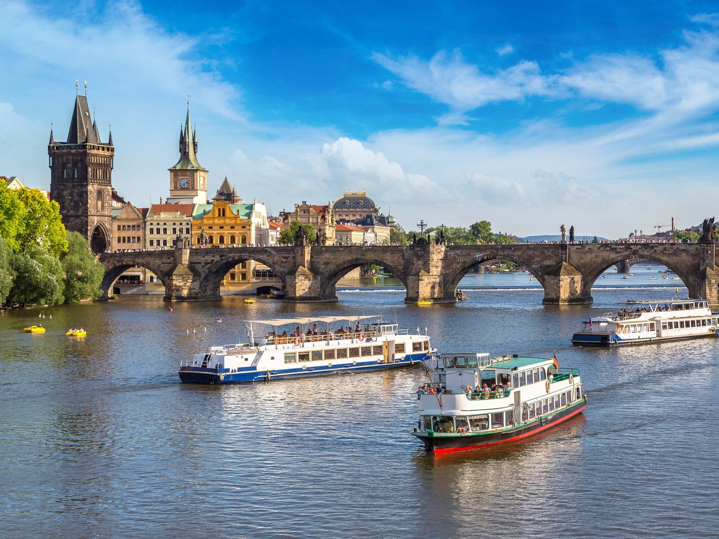 Verzaubert in Prag – romantische Moldau-Kreuzfahrt, Sekt und Pralinen | 2 Nächte