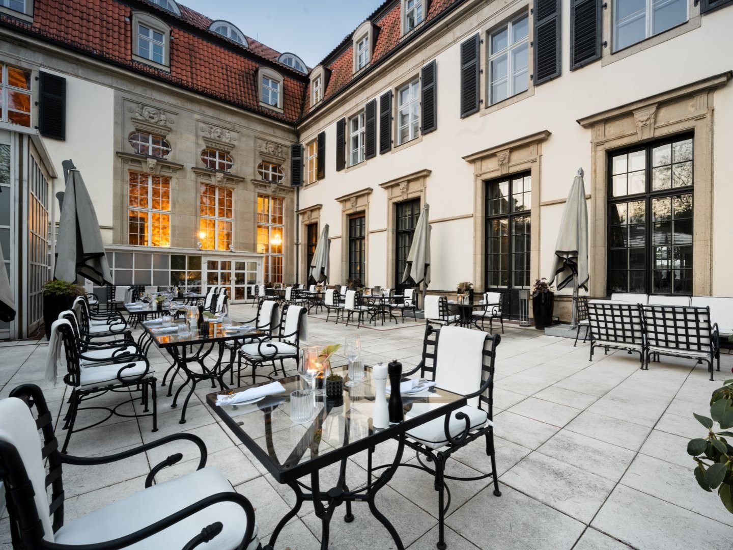 Schlosshotel Berlin:  Bubbles & Tea Event am Samstag,- oder Sonntagnachmittag