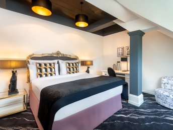 Schlosshotel Berlin:  Bubbles & Tea Event am Samstag,- oder Sonntagnachmittag