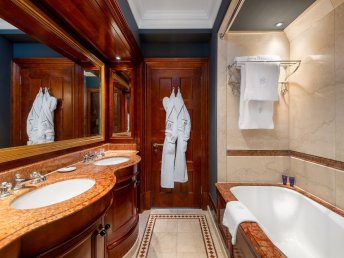 Schlosshotel Berlin:  Bubbles & Tea Event am Samstag,- oder Sonntagnachmittag