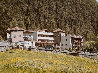 Wanderlust & Wellness in den Südtiroler Dolomiten mit Lüsen-Gästekarte & Halbpension | 2 Nächte